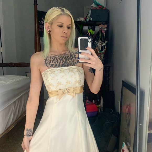 Meet your Posher, Cj - Picture 2 of 3